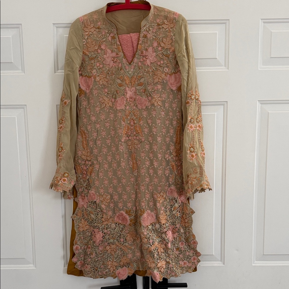 Chic Embroidered Long Sleeve Dress